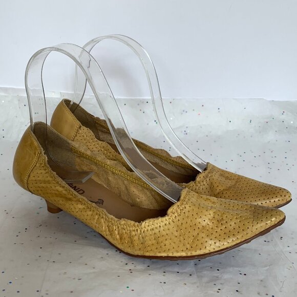 Dumond Yellow Perforated Y2K Elasticized Pointed toe Pumps Kitten Heels - Sz 6 - Picture 2 of 16